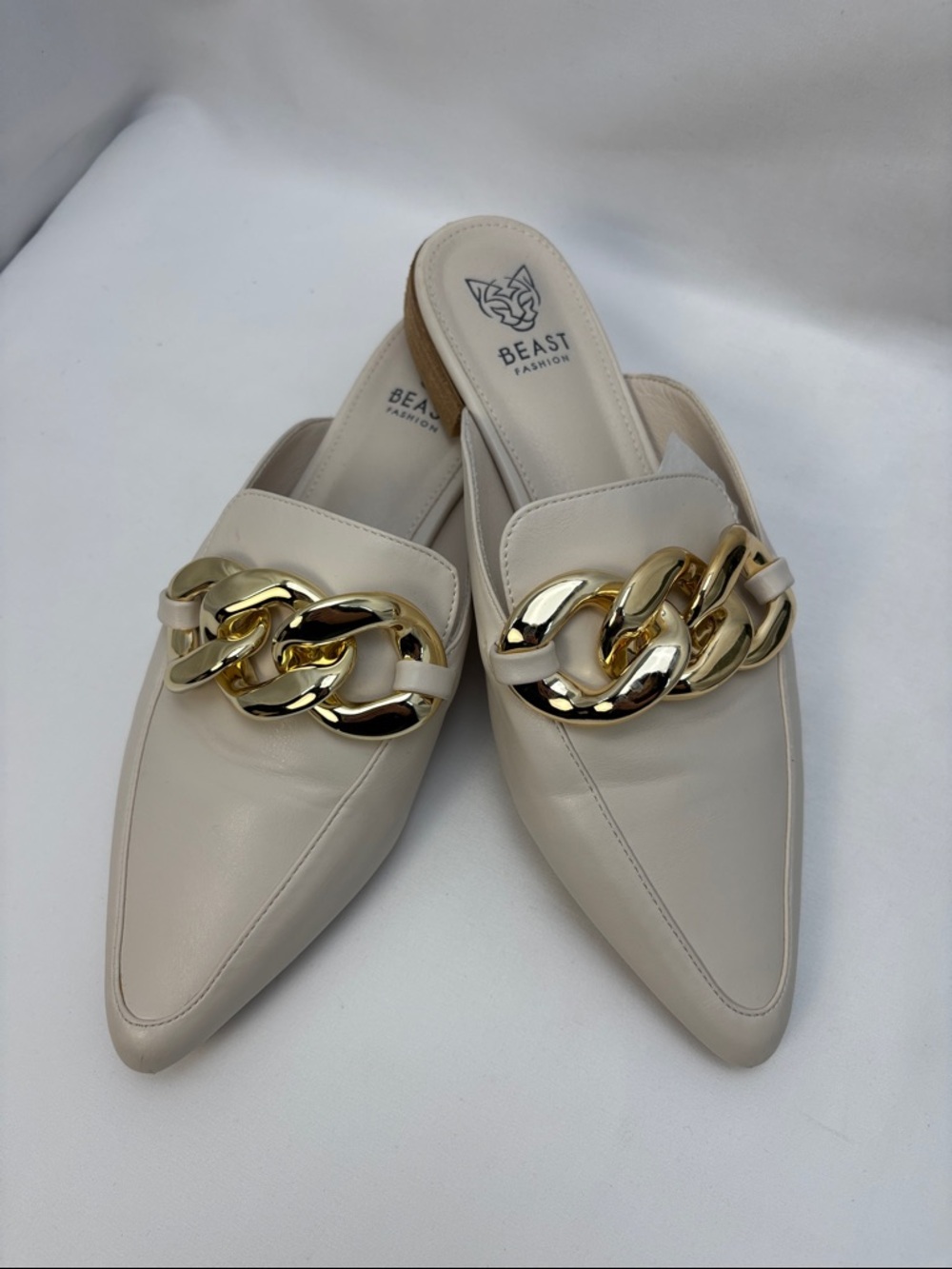 Beast Fashion Women’s Sz9 Cream Leather Slip-On Mules with Gold Chain Accent#298 - Picture 10 of 12